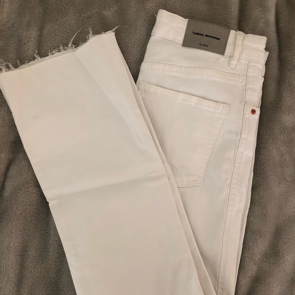 Zara White straight ankle Jean - broken zipper